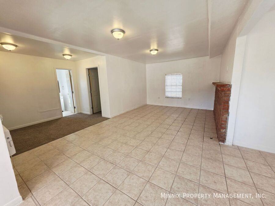 1504 S Jefferson St - Photo 4 of 11