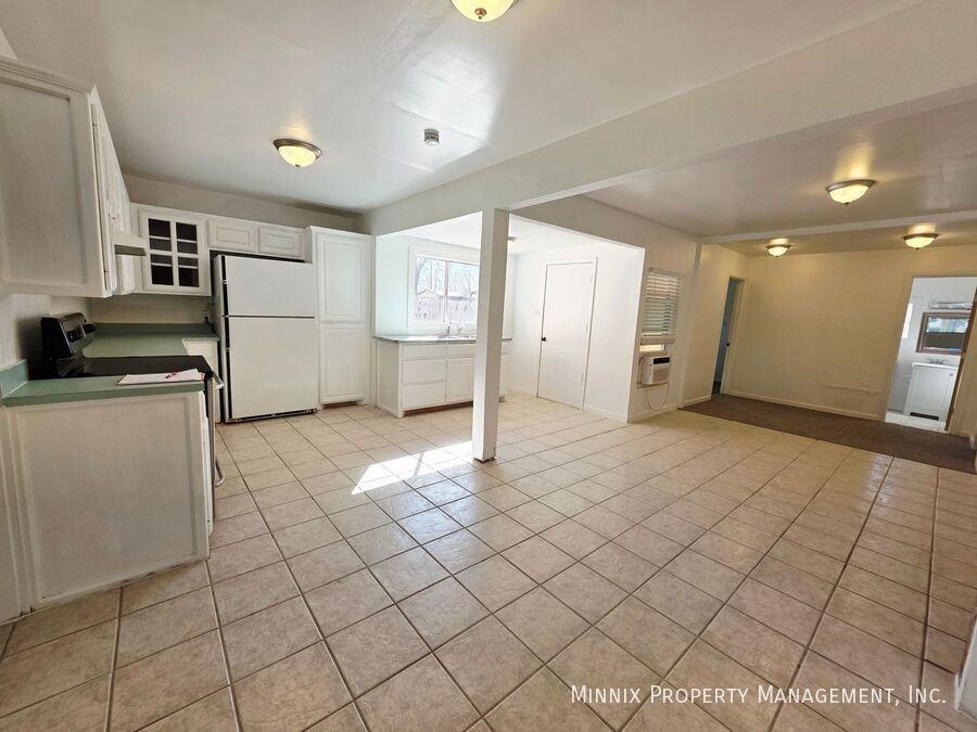 1504 S Jefferson St - Photo 5 of 11