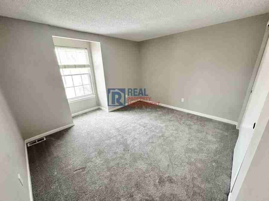 2022 S Helena St Apt B - Photo 4 of 13