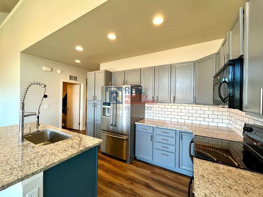 7665 Buckeye Tree Ln - Photo 6 of 30