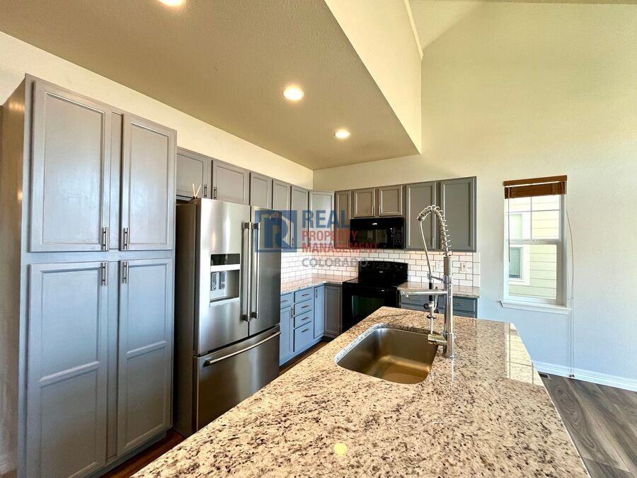 7665 Buckeye Tree Ln - Photo 7 of 30