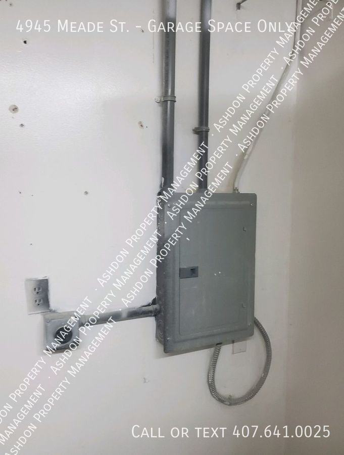 4945 Meade St - Photo 3 of 4