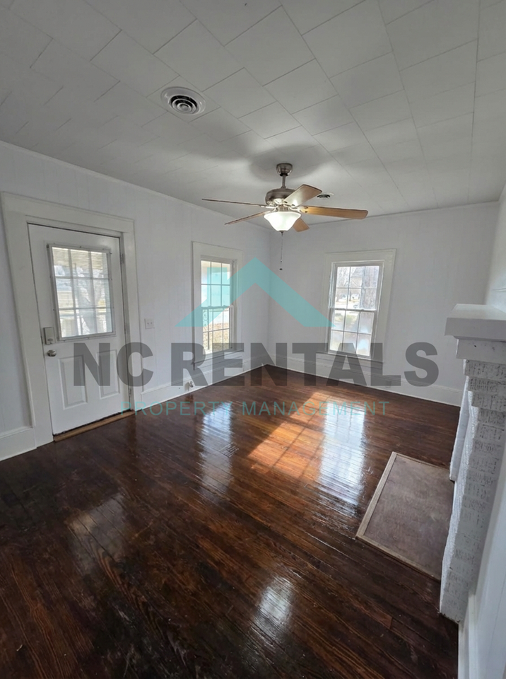 204 N 6th Ave - Photo 4 of 24