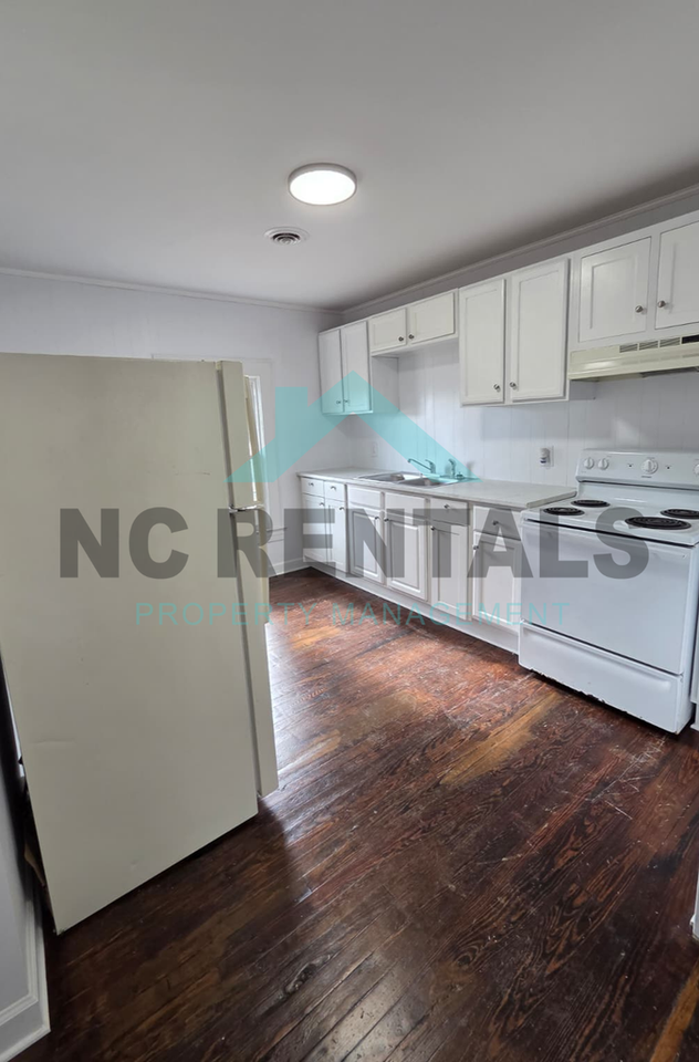 204 N 6th Ave - Photo 7 of 24