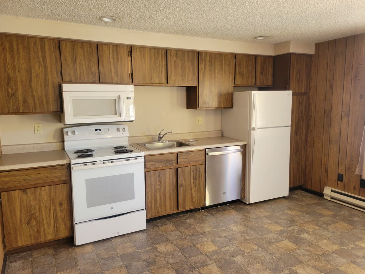 1033 E Broadway - 1033 1/2 #1033-1-2 - Photo 3 of 13