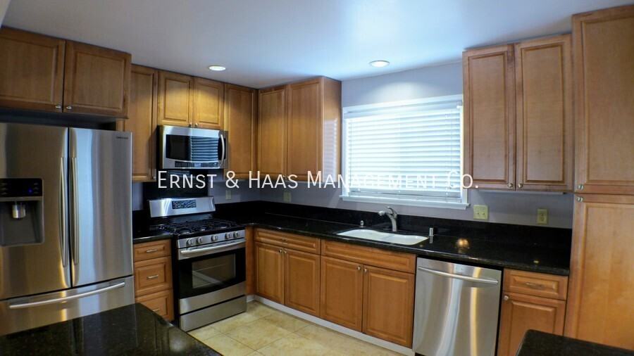 3138 Shadypark Dr - Photo 6 of 30