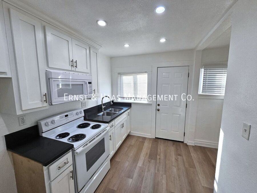 1527 Junipero Ave #15 - Photo 5 of 7