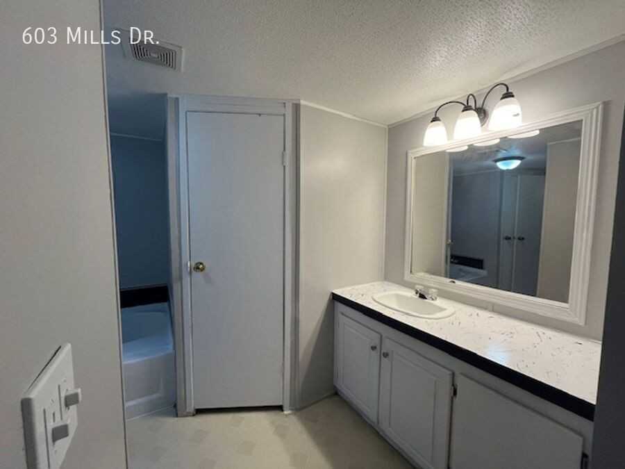 603 Mills Dr - Photo 6 of 13