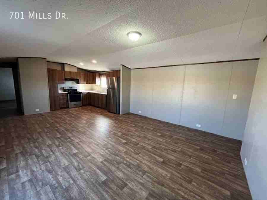 701 Mills Dr - Photo 3 of 10
