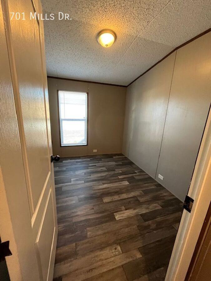 701 Mills Dr - Photo 6 of 10