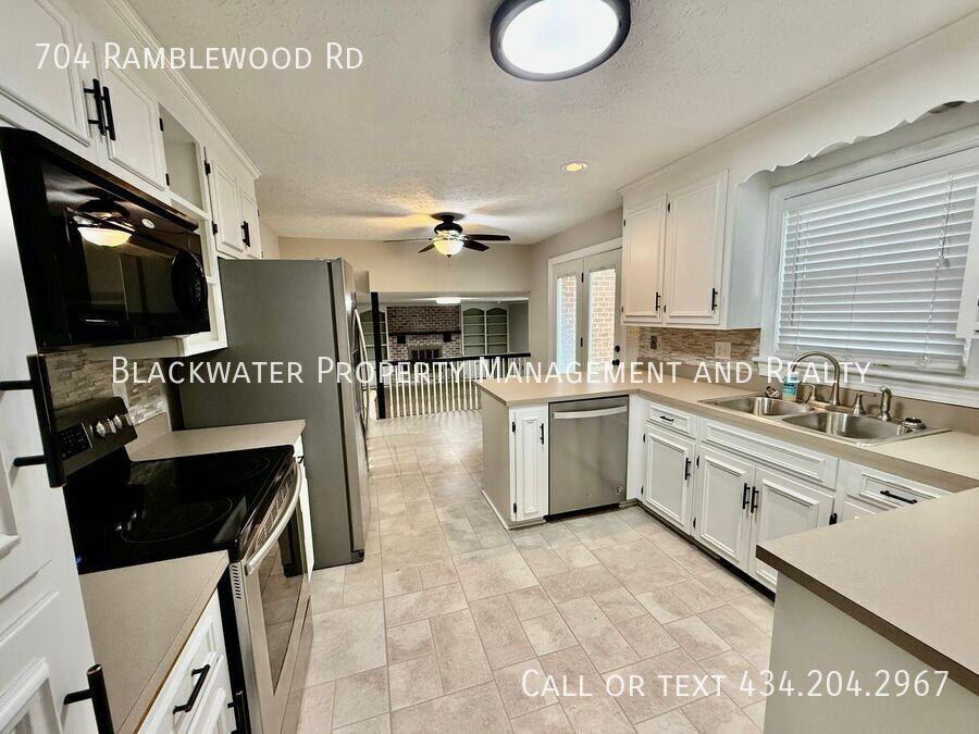 704 Ramblewood Rd - Photo 5 of 17