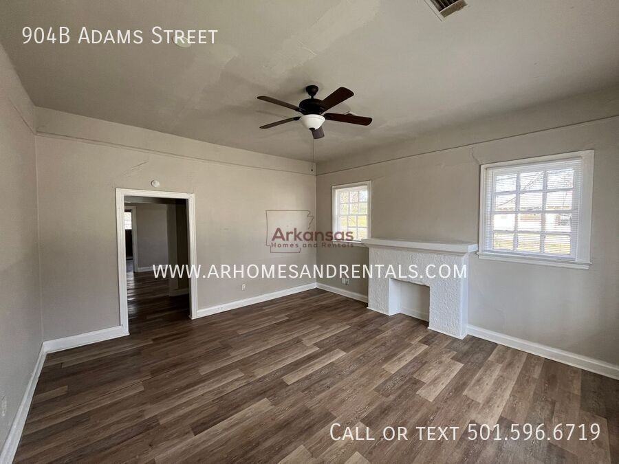 904B Adams St - Photo 2 of 10