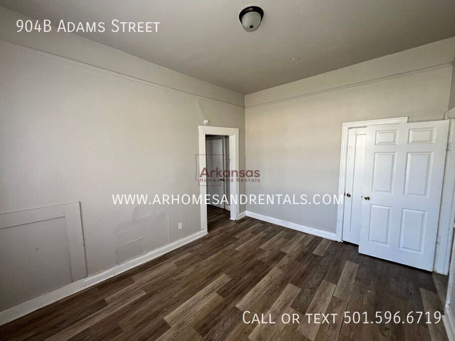 904B Adams St - Photo 6 of 10