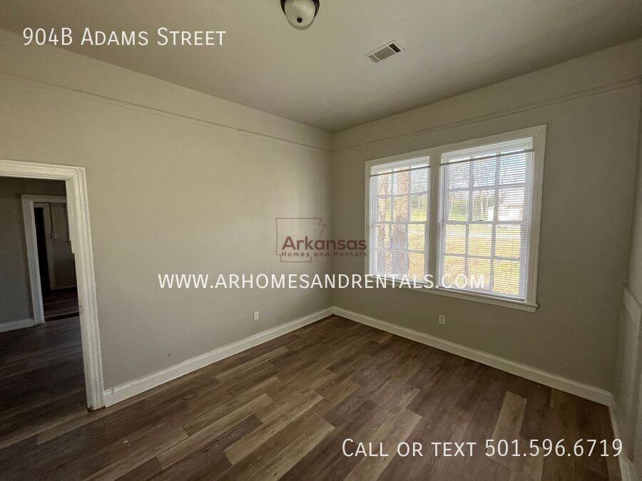 904B Adams St - Photo 7 of 10