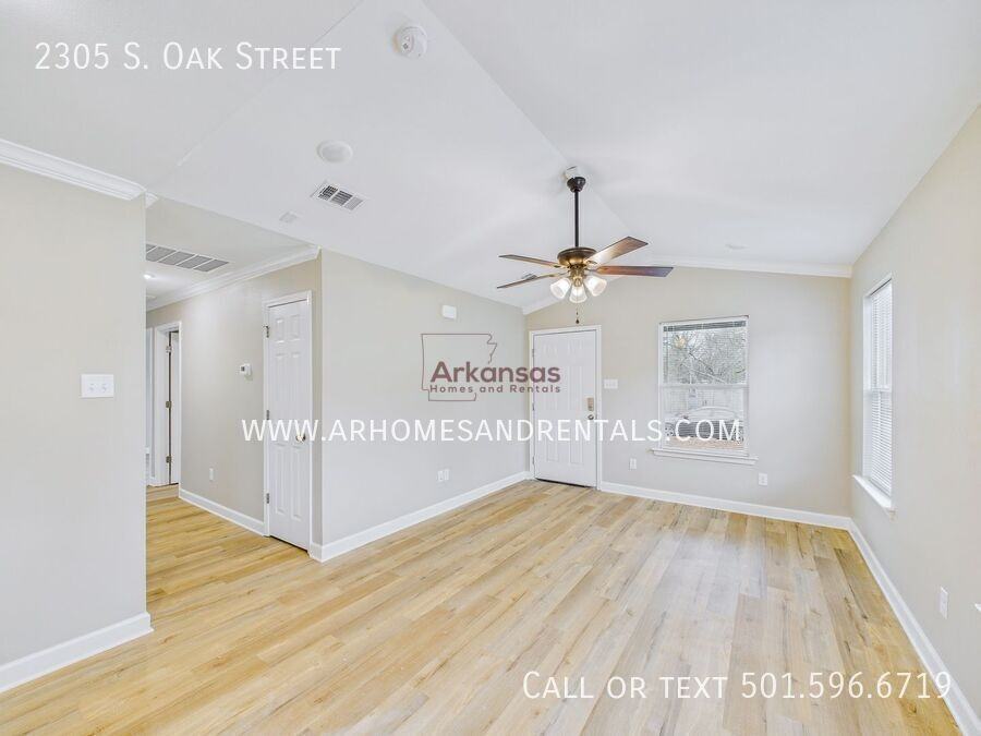 2305 S Oak St - Photo 2 of 12