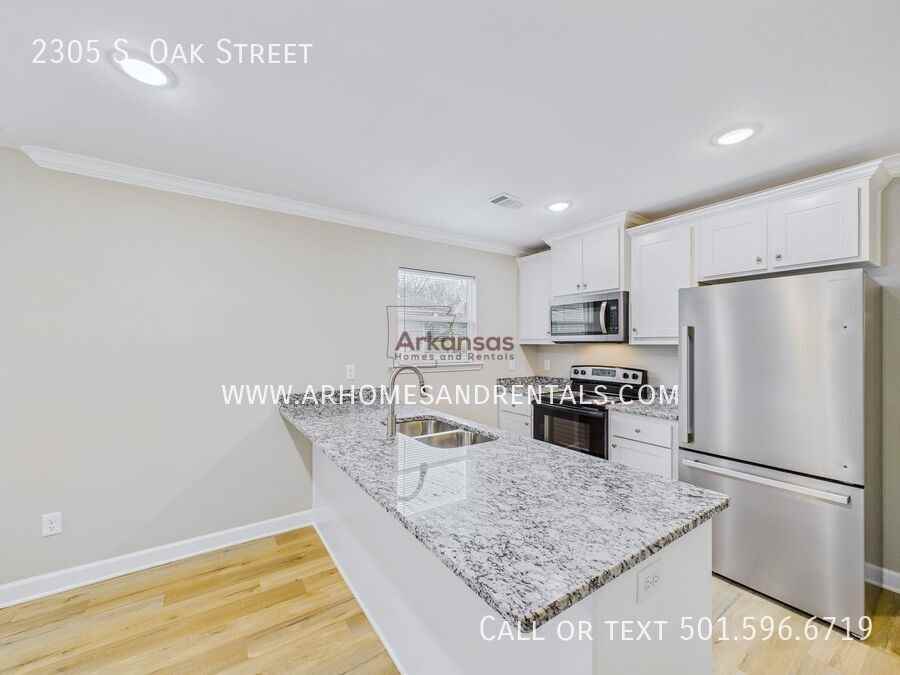 2305 S Oak St - Photo 4 of 12