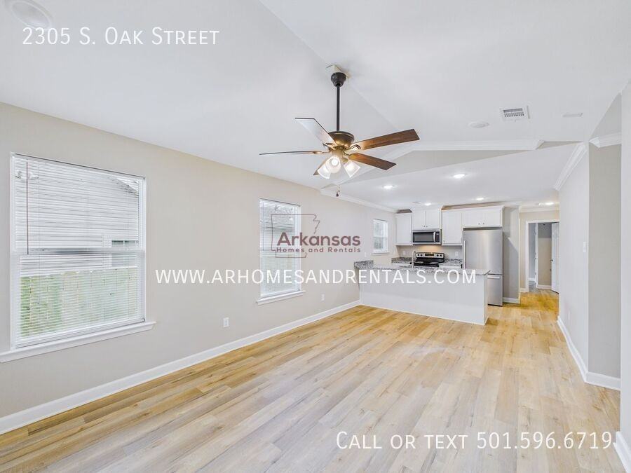 2305 S Oak St - Photo 5 of 12