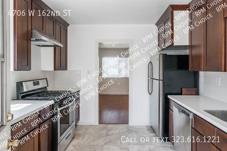 4706 W 162nd St - Photo 3 of 12