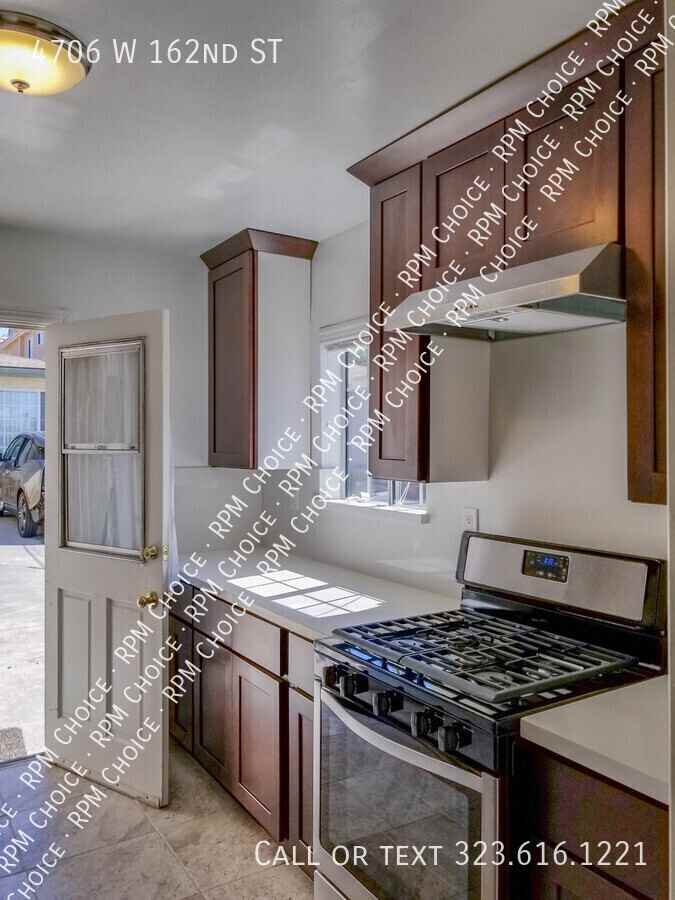 4706 W 162nd St - Photo 4 of 12