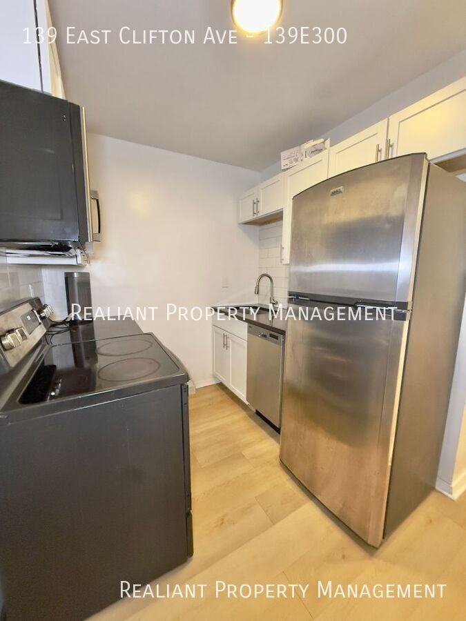 139 E Clifton Ave #139E300 - Photo 5 of 10