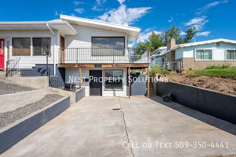 1221 S Baker St #B - Photo 3 of 20