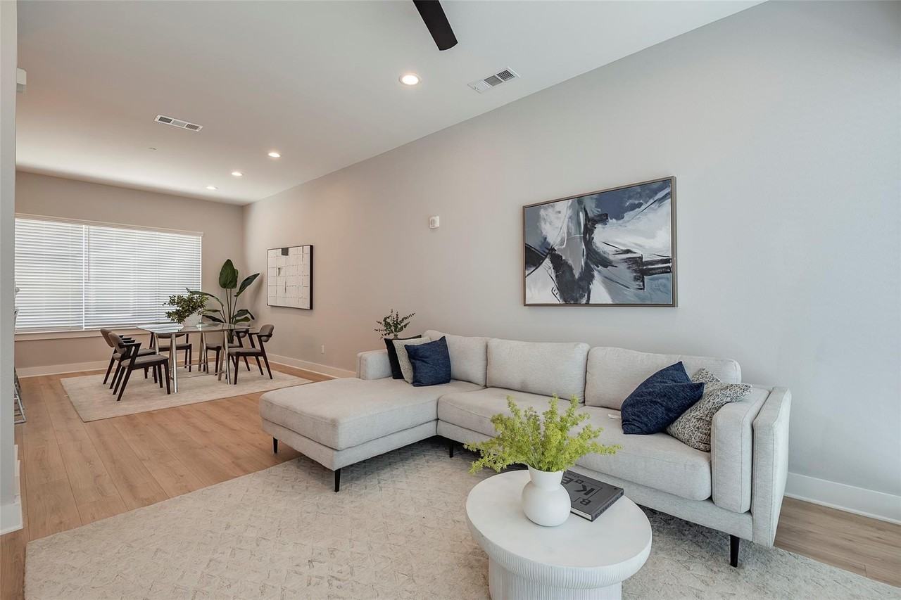 1423 N Carroll Ave - Photo 3 of 18