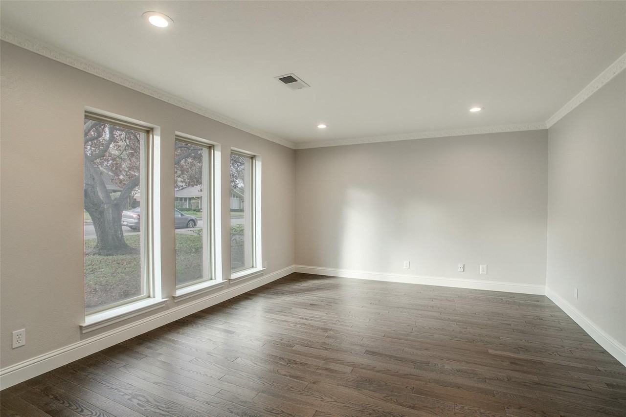 7327 Wellcrest Dr - Photo 4 of 12