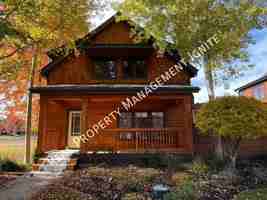 featured image of 453 S Pine St