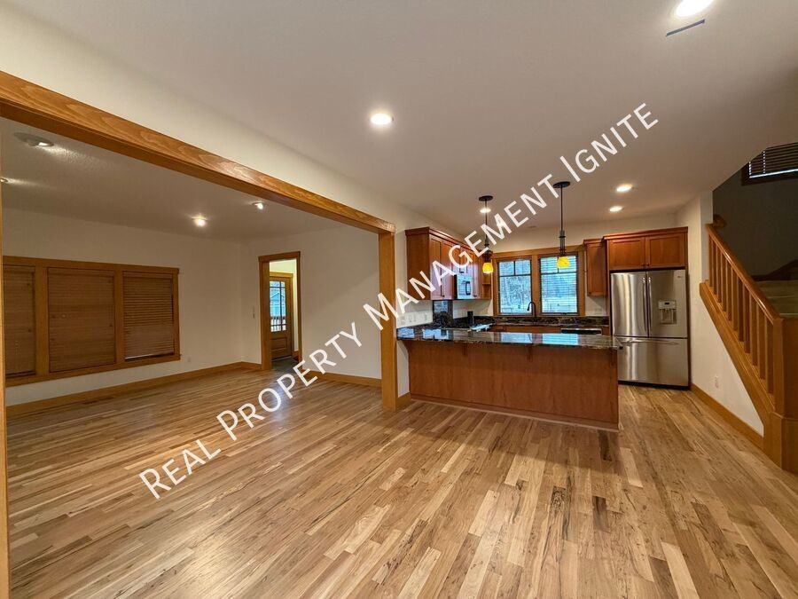 453 S Pine St - Photo 5 of 20