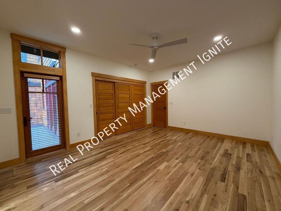 453 S Pine St - Photo 7 of 20