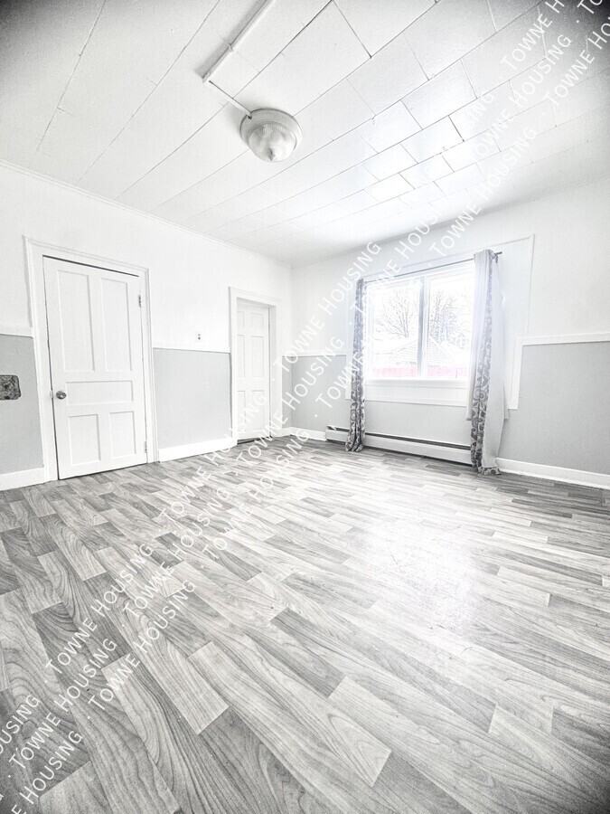 256 14th St #2 - Photo 2 of 11