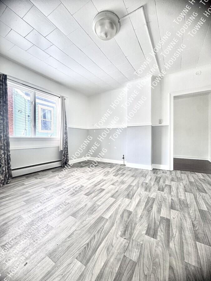 256 14th St #2 - Photo 3 of 11