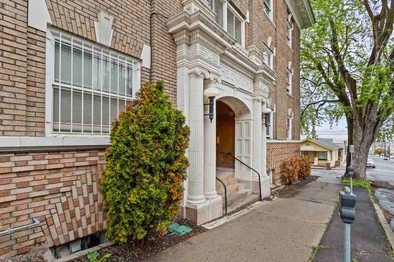 The Oxford Apartments! - Photo 2 of 5