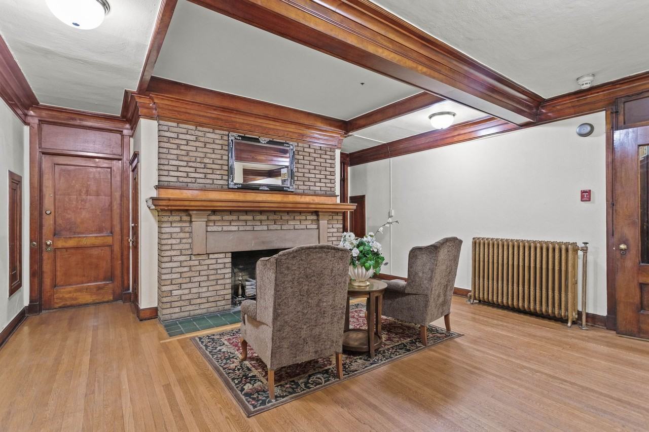 The Oxford Apartments! - Photo 4 of 5