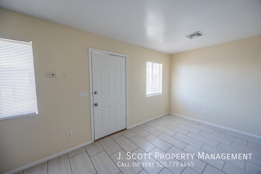 1753 E Harvard St #1 - Photo 4 of 17