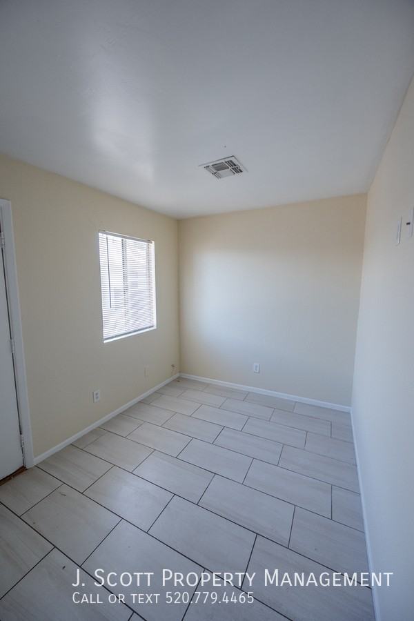 1753 E Harvard St #1 - Photo 5 of 17