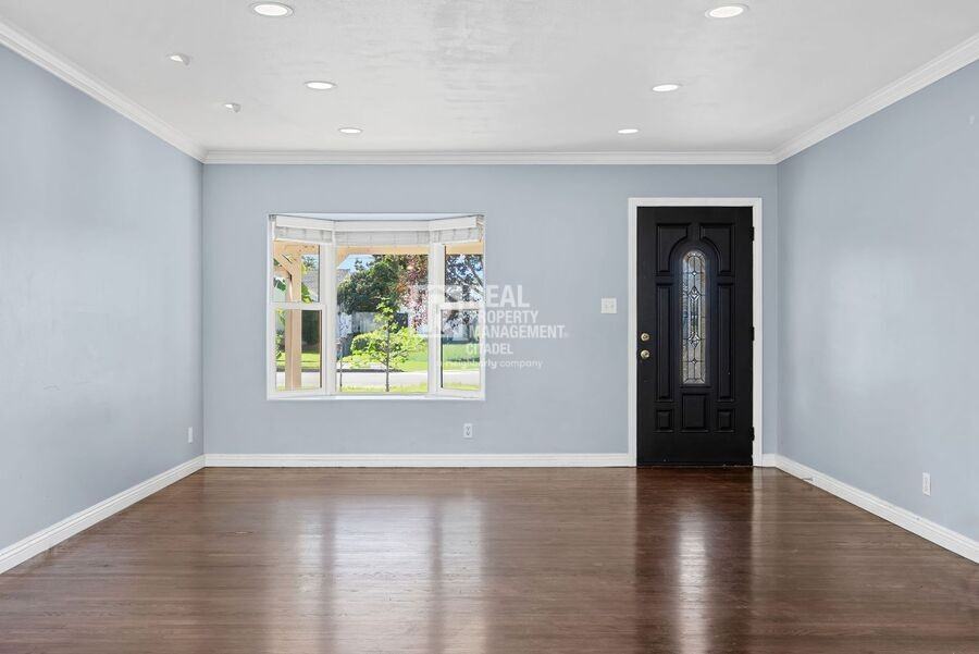 1425 W Woodcrest Ave - Photo 5 of 25