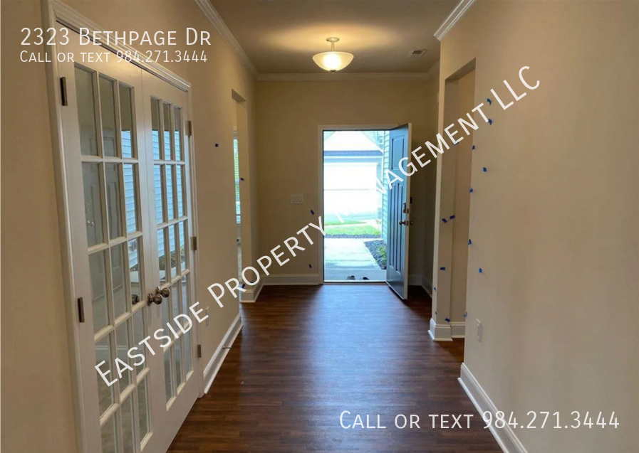 2323 Bethpage Dr - Photo 2 of 17