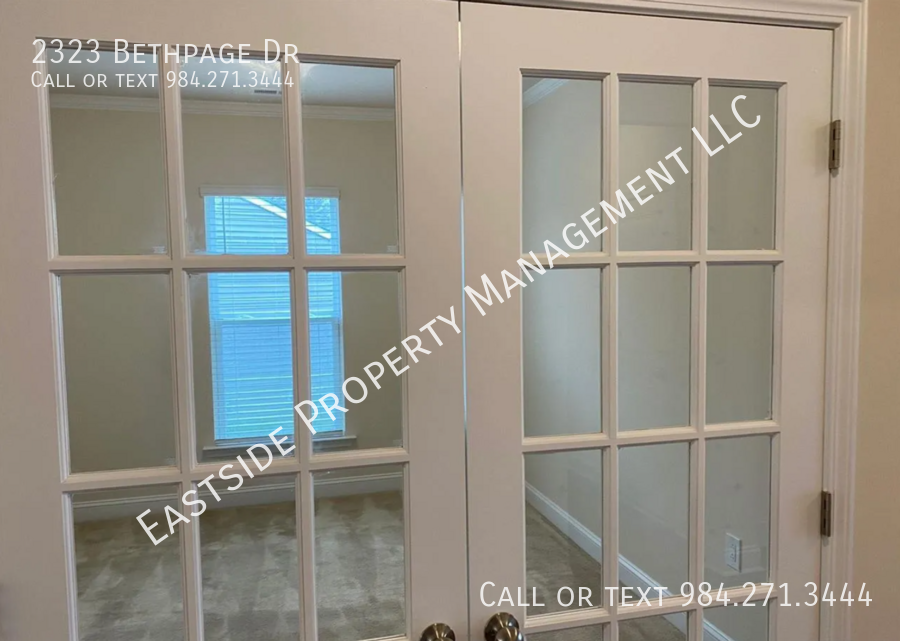 2323 Bethpage Dr - Photo 3 of 17