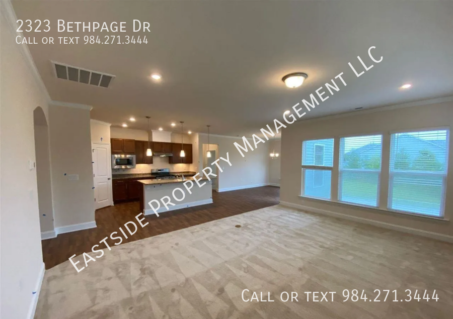 2323 Bethpage Dr - Photo 4 of 17