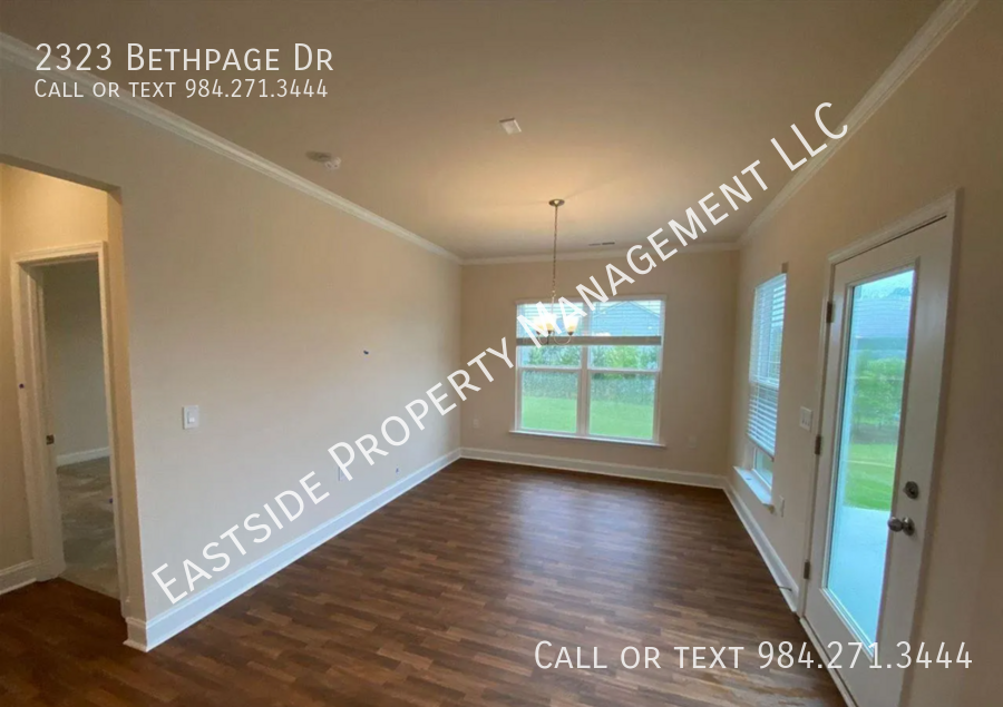 2323 Bethpage Dr - Photo 6 of 17