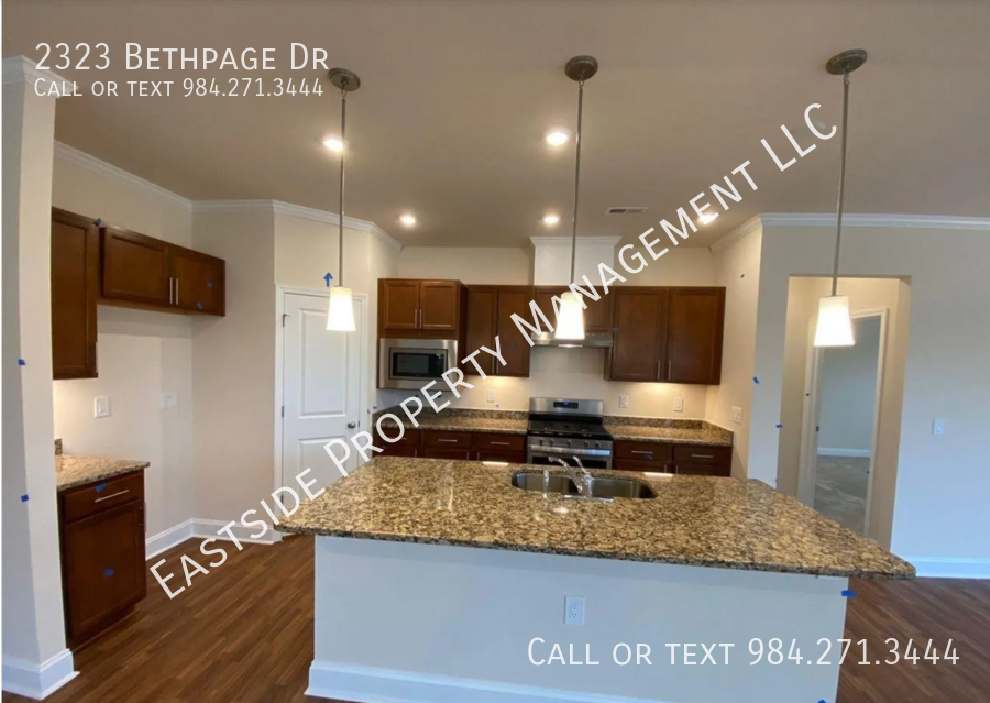 2323 Bethpage Dr - Photo 7 of 17