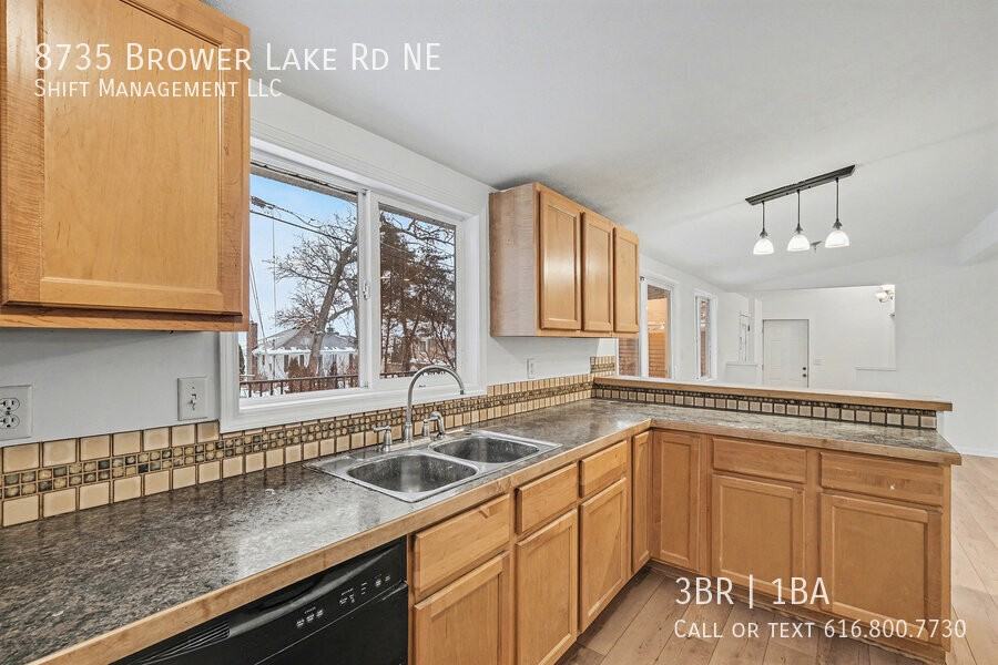 8735 Brower Lake Rd Ne - Photo 6 of 17