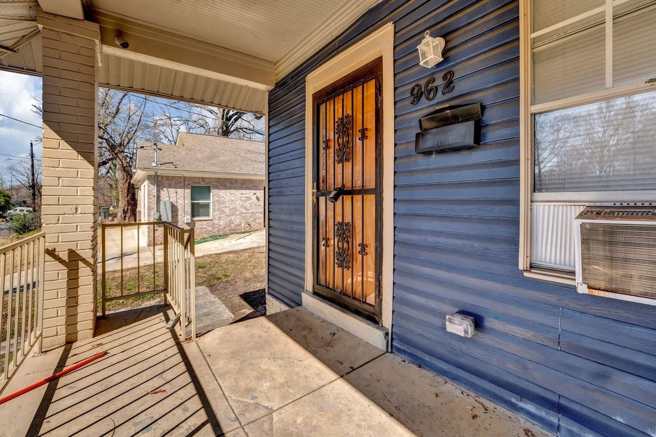 964 Joseph Pl - Photo 3 of 15