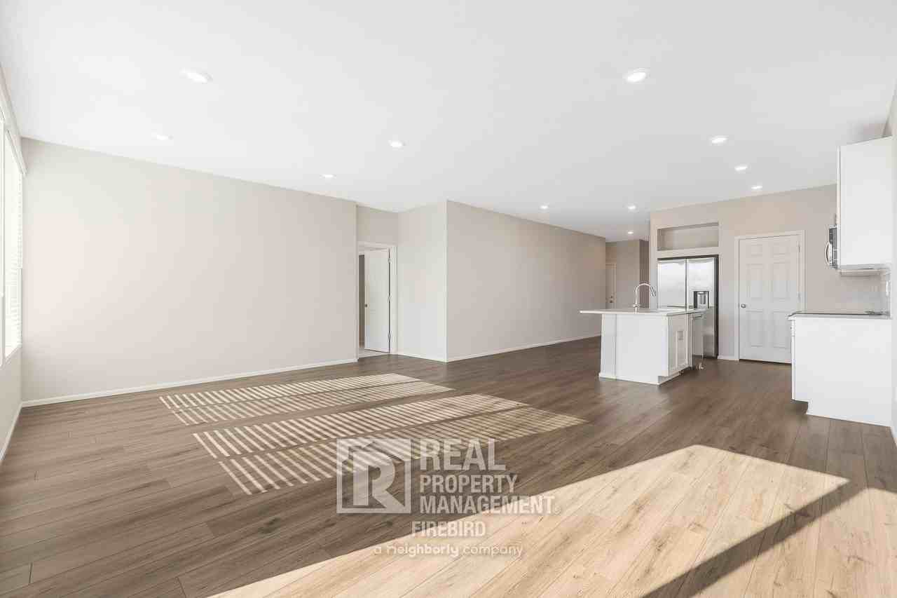 17945 W Sand Hills Dr - Photo 2 of 25