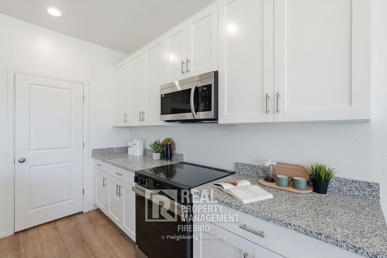 17945 W Sand Hills Dr - Photo 5 of 25