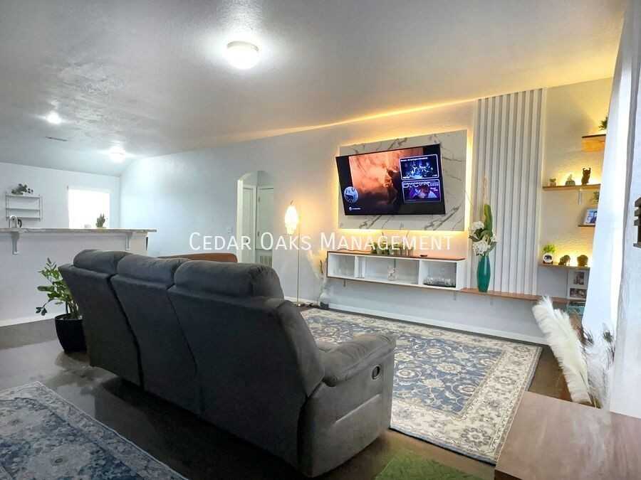 2389 Wyandotte Ave - Photo 2 of 27