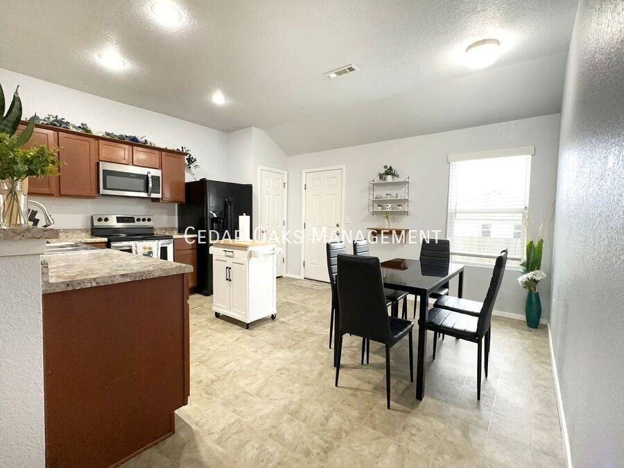 2389 Wyandotte Ave - Photo 5 of 27