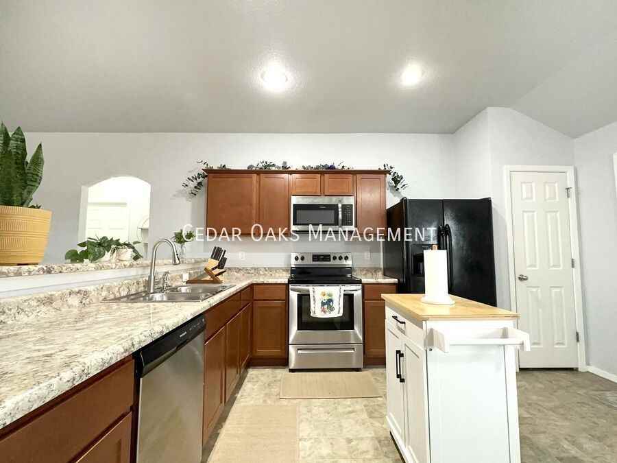 2389 Wyandotte Ave - Photo 6 of 27