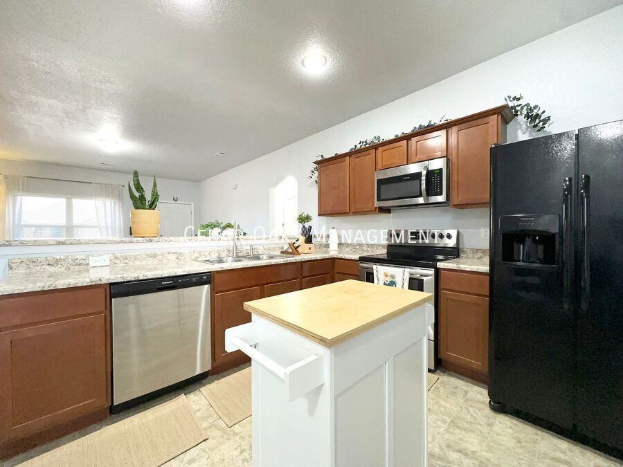 2389 Wyandotte Ave - Photo 7 of 27